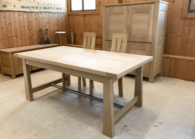 Table fixe ATELIER - bois de chêne massif -aspect brut en situation